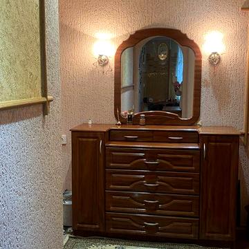 Продам 2-х кім. кв у центрі з меблями і ремонтом.