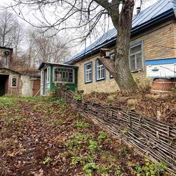 Гарний будинок, 40мкв теплиця, на ділянці біля 1000кущів смородини