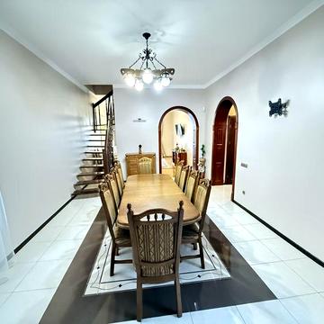 Продається 2-х рівнева квартира  в самому центрі!