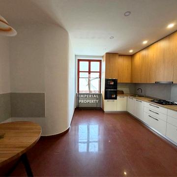 Продаж 4-кімнатної квартири в центрі Ужгорода вул. Довженка Набережна!