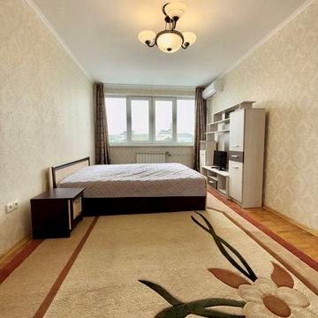 продаж 1-к квартири метро Лісова