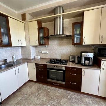 Продається 4-х кімнатна квартира на вул. Миру, район Дружба.