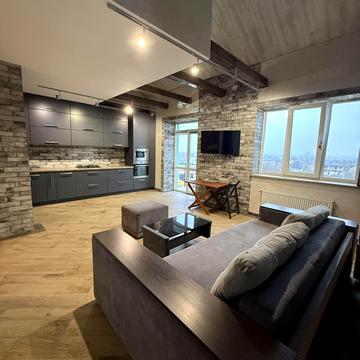 Весняна вул., 18