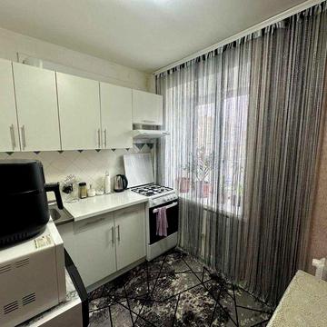 Двокімнатна в самому Центрі, ідеальний варіант для життя і інвестицій.