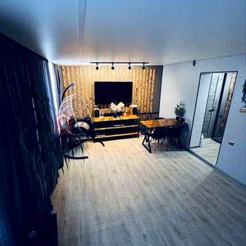 Продається двокімнатна квартира. Правий.