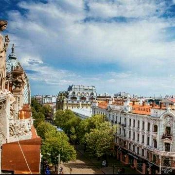 2-ком. квартира в сталинке, центр, район Оперного театра!