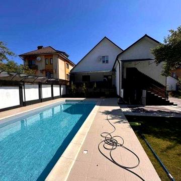 Продажа дома с басейном р-н . Роща клуб . 12 соток земли