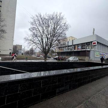 Продам гостинку  Супер Место возле метро