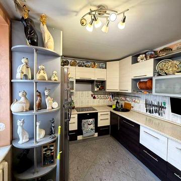 Продаж 3к + кухня студія  вул . Зарічанська