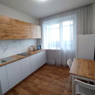 Аренда 1к квартиры с новым ремонтом.  Рабочая,  Кедрина