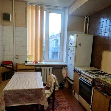 Продаю 2-к квартиру на ХТЗ, "сталінка"