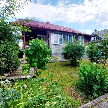 Продається добротний житловий будинок в центр. частині  м.Стрий...