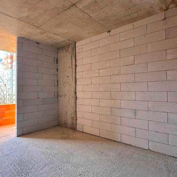 продаж 1к квартири поруч з річкою та парком