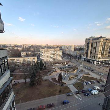 Продаж 2 кімнатної квартири на проспекті Космонавтів