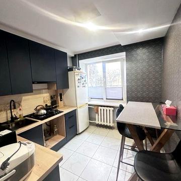 Прожаж 3к квартири , Виставка
