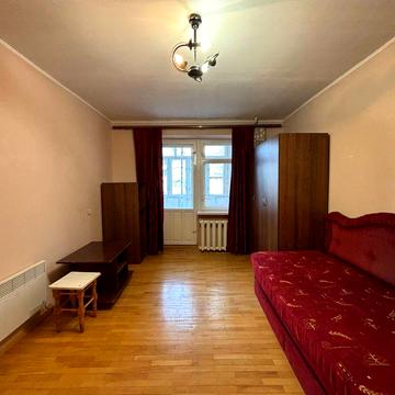 1-кімнатна в цегляному будинку,Довженка