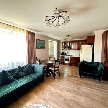 ЦЕНТР Простора квартира 70,7 м2 Ремонт Меблі Техніка Камін