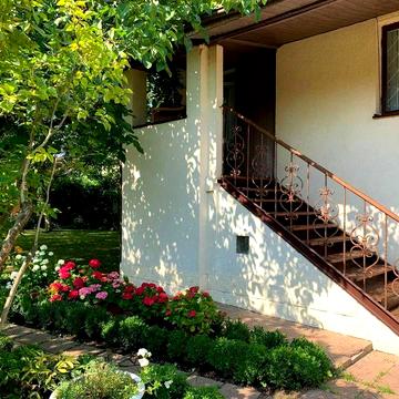Затишний літній будинок, дача в Осокорках біля Дніпра, в 15 хв. метро
