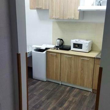 1-кім.кв-ра біля центру Б.Хмельницького(р-н Підзамче) з ремонтомВільна