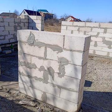 Недобудований будинок біля моря