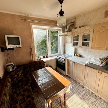 Продається двокімнатна квартира на Автопарку