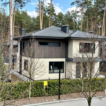 Добротний будинок у лісовій Бучі у КМ.