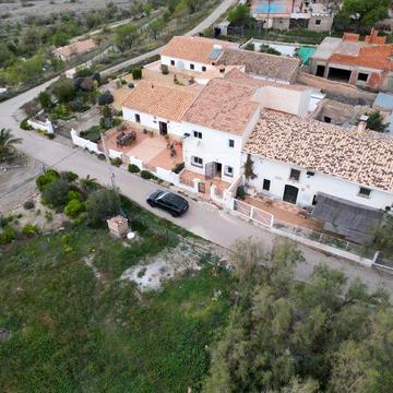 Будинок з великою ділянкою в Albox Іспанія, готовий до проживання