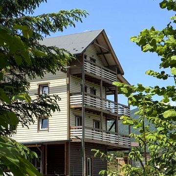 Готель у горах .