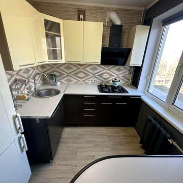 Здам 1 кім Студію на Володимира Великого