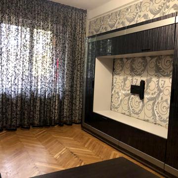 Леся Курбаса просп., 5