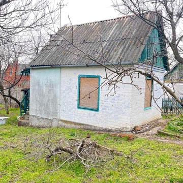 Продам дачу с газом и отоплением в черте  города