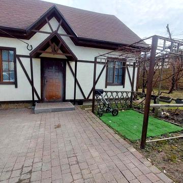 Продаж будинку у мальовничому місті, біля озера. Село Лісне.