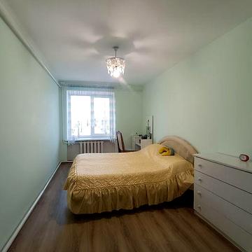 Продається простора квартира з індивідуальним опаленням