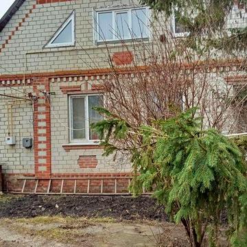 Міцний,надійний,з усіма комунікаціями.