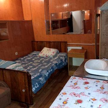 Здається 1 кімнатна квартира на першому поверсі Смілянська центр