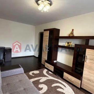 Гарна квартира. Власна комора на поверсі, входить у вартість.