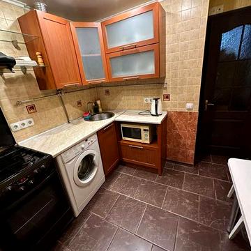 Продам укомплектовану квартиру в цегляному будинку по вул. Супруна