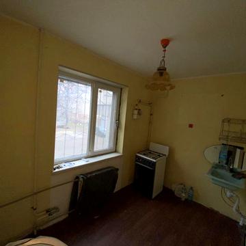 Продається 1 к квартира на 12 Повздожній