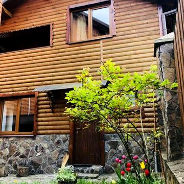 Оренда будинку в Карпатах. Деревʼяний котедж в м.Яремче від власника