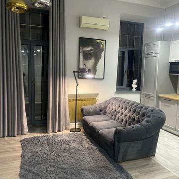 2 к. Золоті Ворота, вул. Рейтарська, 7.