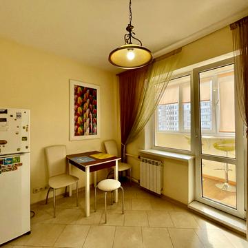 Анни Ахматової вул., 39-А