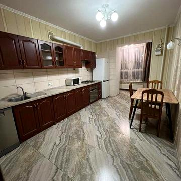 Оренда ! Кввртира у  центрі ! Автономне опалення Перемоги 119 а