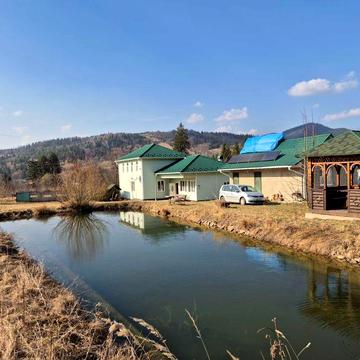 Продається садиба в мальовничому куточку Карпат с.Долішній Шепіт