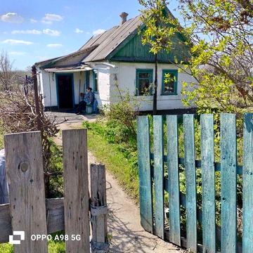 Продам невеликий будинок з  пічним опаленням