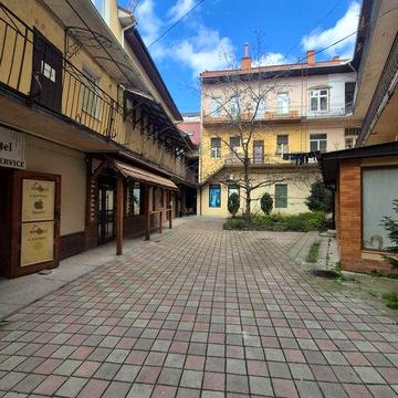 Продається 3х кімн-на кв-ра на площі Петефі з видом на парк