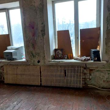 Продам 2 кв. 1этаж, двусторонняя, полностью под ремонт