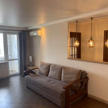 Максима Кривоноса вул., 7