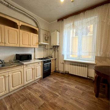 Продам -1к квартиру возле парка Шевченко, сталинка