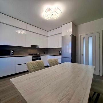 родаж 3 кімнатної квартири в Пустомитах. Нововобудова, євроремонт.