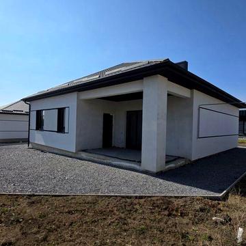 Будинок з ділянкою